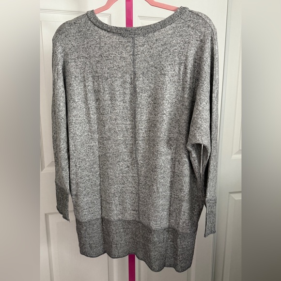 Korye V-Neck High Low Sweater - Picture 6 of 6